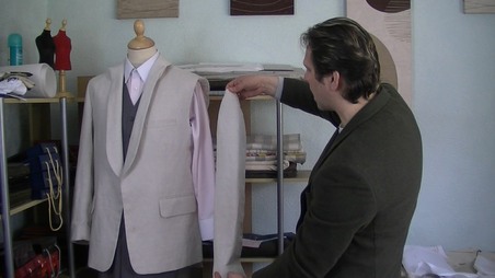 attaching the sleeve on a tailored jacket is easy when you take part in our onlie sewing classes. #onlinesewingclasses.
