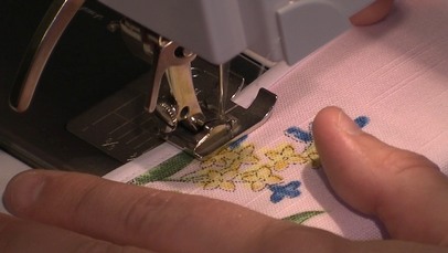 learn to sew the edge of fabric with the sewing machine #learntosew.